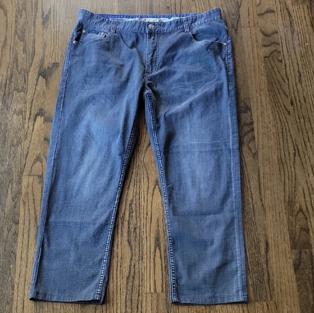 Giorgio Armani stylish straight